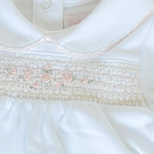 Cargar imagen en el visor de la galería, Enterito Ariel blanco con Smock rosado